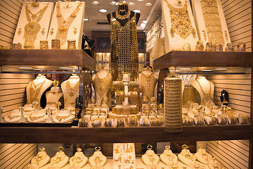 Image showing gold jewelry in the shop window