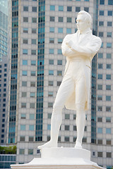 Image showing  Tomas Stamford Raffles monument, Singapore