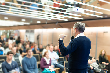 Image showing Sturtup expert giving talk at business event workshop.