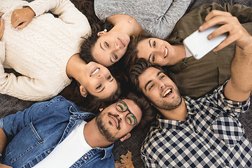 Image showing Friends making a groupe selfie