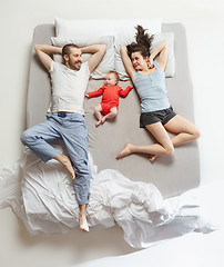 Image showing Top view of happy family with one newborn child in bedroom.