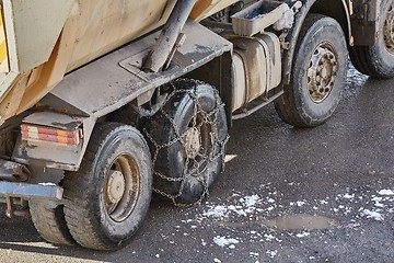 Image showing Truck awith snow chain