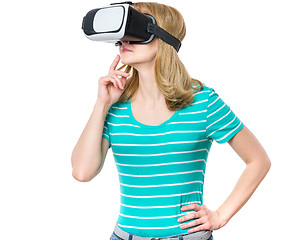 Image showing Woman with VR glasses