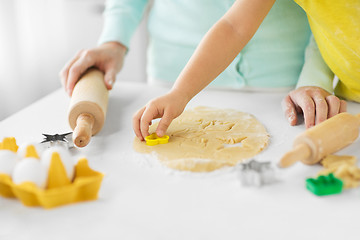 Image showing mother and daughter making cookies at home