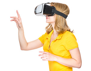 Image showing Woman with VR glasses