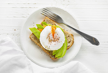 Image showing sandwich with avocado and poached egg