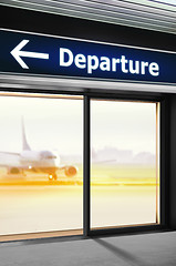 Image showing signage on which the way of departure