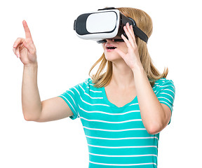 Image showing Woman with VR glasses