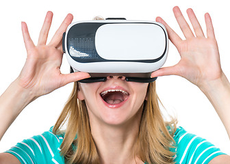 Image showing Woman with VR glasses