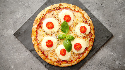 Image showing Homemade pizza with tomatoes, mozzarella