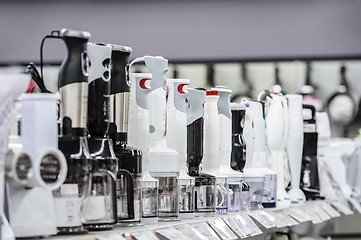 Image showing row of variety blenders in retail store