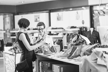 Image showing best friend shopping in big mall