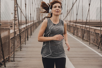 Image showing Running on Brooklyn bridge