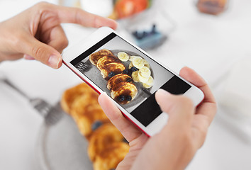 Image showing hands with smartphones photographing food