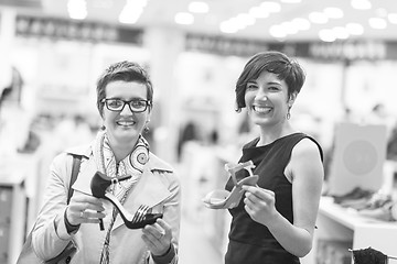 Image showing best friend shopping in big mall