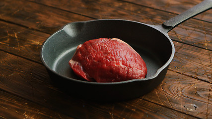 Image showing Skillet with meat on table