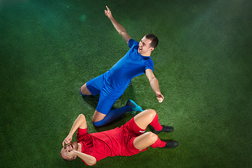 Image showing Happy and unhappy football players after goal