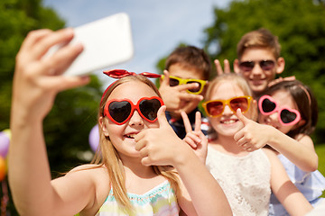 Image showing kids taking selfie and showing thumbs up at park