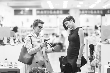 Image showing best friend shopping in big mall