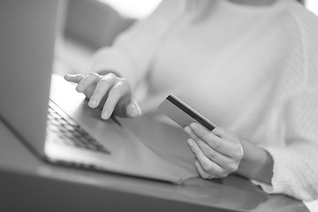 Image showing woman  shopping  Online