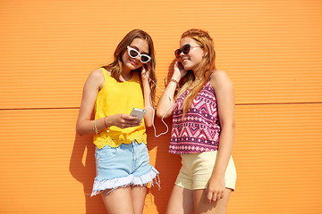 Image showing teenage girls listening to music from smartphone