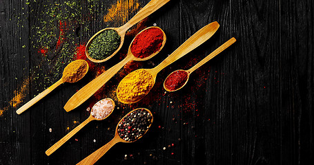 Image showing Different spices placed in spoons