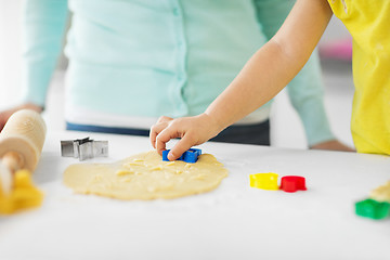 Image showing mother and daughter making cookies at home