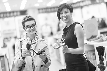 Image showing best friend shopping in big mall