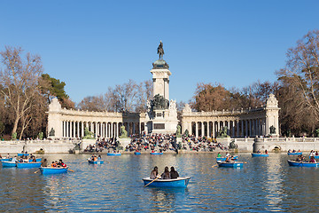 Image showing MADRID - JULY 11, 2011: Boating lake at Retiro park