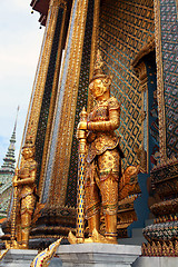 Image showing guard near entrance to the Phra Mondop