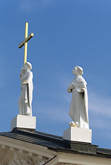 Image showing Statues on the roof of the Vilnius cathedral