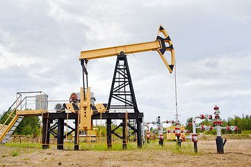 Image showing Pump jack and oil well.