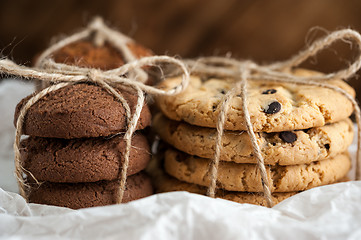 Image showing Various shortbread, oat cookies, chocolate chip biscuit.