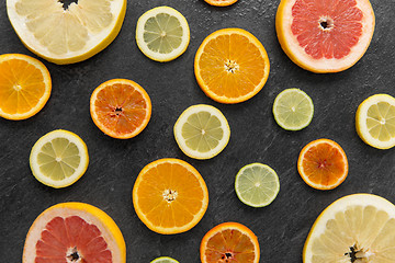 Image showing close up of different citrus fruit slices