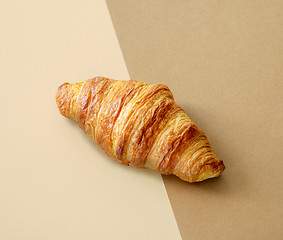 Image showing freshly baked croissant 