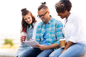 Image showing students with notebook and takeaway drinks