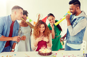 Image showing happy coworkers with cake at office birthday party