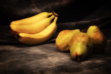 Image showing bananas and pears on gray studio backdrop