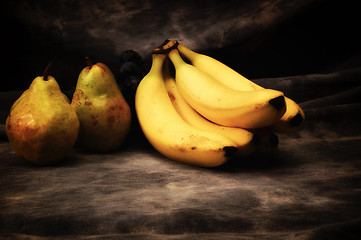 Image showing pears and bananas on gray studio backdrop