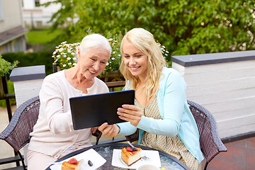 Image showing daughter with tablet pc and senior mother at cafe