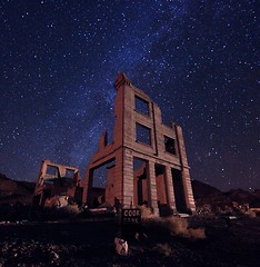 Image showing Cooks Bank in Death Valley, Rholite USA With Milky Way Core