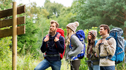 Image showing hiking friends with backpacks at signpost