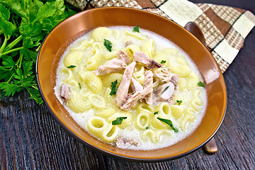 Image showing Soup creamy of chicken and pasta in plate on dark board