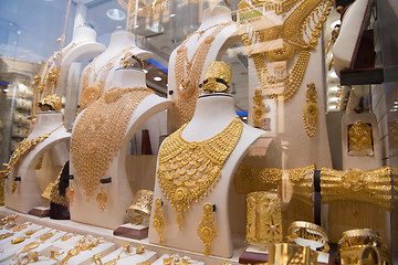 Image showing gold jewelry in the shop window