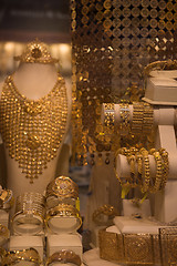 Image showing gold jewelry in the shop window