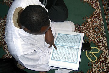 Image showing Mussulman praying the Koran