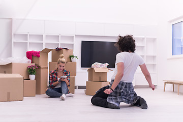 Image showing young couple moving  in new house