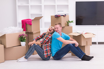 Image showing young couple moving  in new house