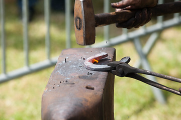 Image showing make a horseshoe