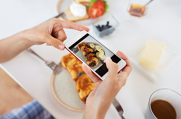 Image showing hands with smartphones photographing food